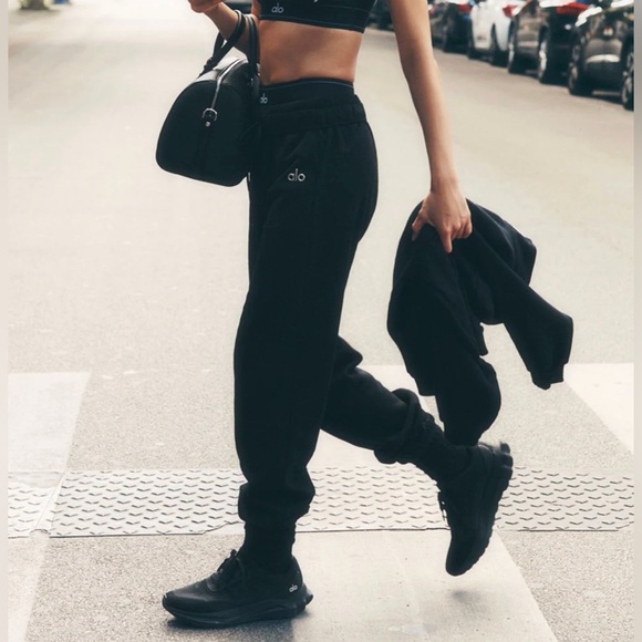 ALO Yoga Pants - ALO Yoga Women's Accolade Sweatpant Black